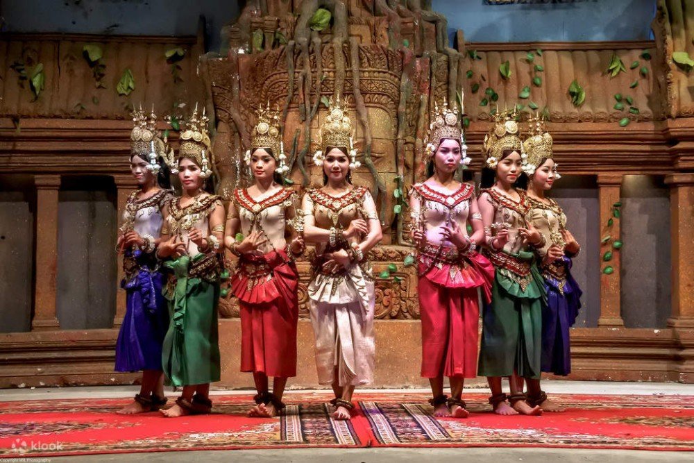 Apsara dance performance in Siem Reap