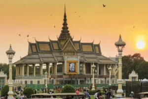 how to get from phnom penh to siem reap